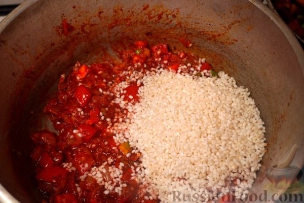 Пилав с виноградными листьями