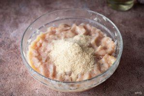 Куриные котлеты в мультиварке