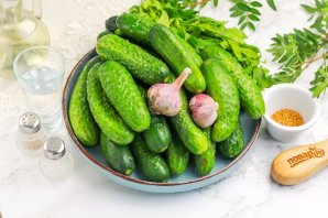 Огурчики с петрушкой