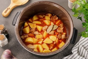 Свинина с картошкой в мультиварке Свинина с картошкой в мультиварке