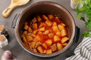 Свинина с картошкой в мультиварке Свинина с картошкой в мультиварке