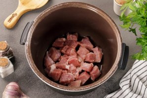 Свинина с картошкой в мультиварке Свинина с картошкой в мультиварке