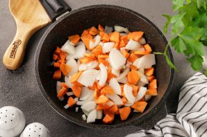 Тушеная рыба в сметанном соусе