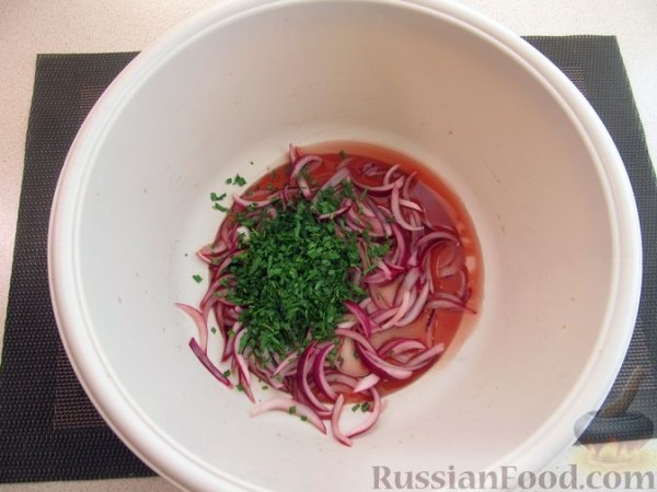 Салат из печёной свёклы, моркови и лука