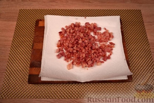 Тиропитакия (треугольнички из теста фило с сыром и беконом)