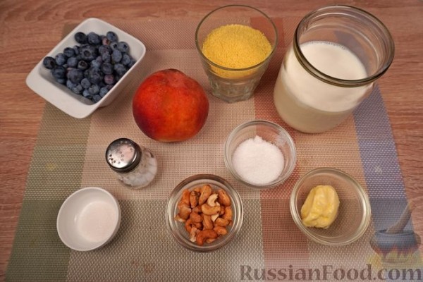 Кускус с голубикой, персиком и орехами