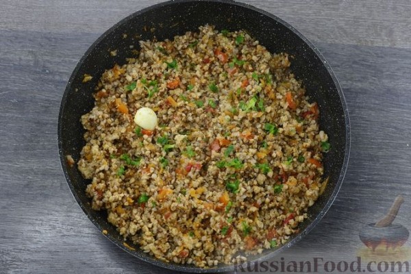Гречка с фаршем, помидорами и сладким перцем (на сковороде)