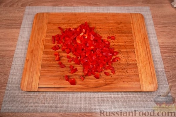 Запеканка из поленты с креветками и беконом
