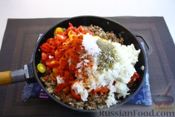 Запеканка из капусты, с фаршем, рисом и сыром
