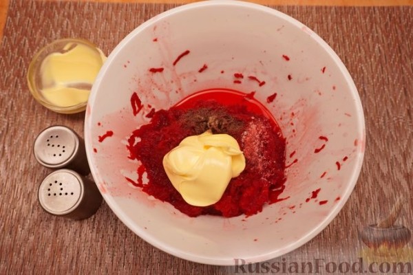 Волованы со свеклой и сельдью