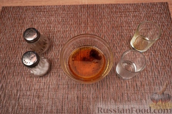 Салат из дыни, овощей и маринованной брынзы