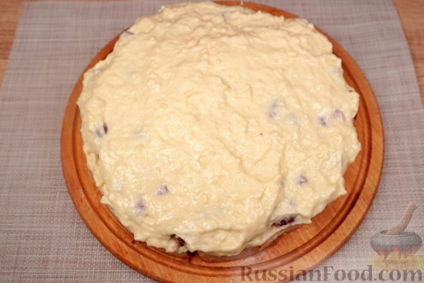 Бисквит с заварным кремом и малиной