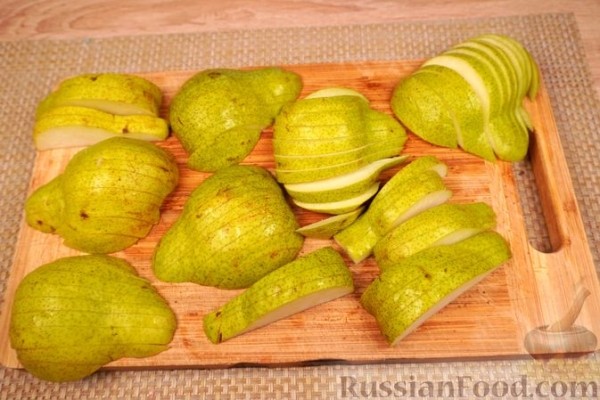 Открытый песочный пирог с рикоттой и грушей