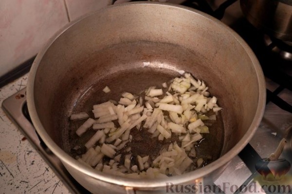 Мидии, тушенные с вином, помидорами и фетой