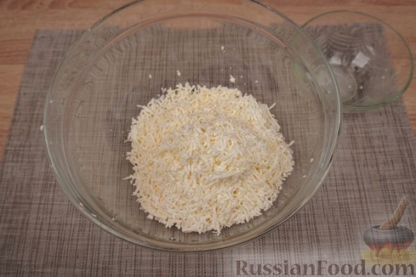 Кабачки, фаршированные творогом, брынзой и сладким перцем