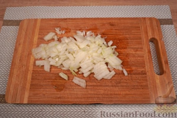 Мидии, тушенные с вином, помидорами и фетой