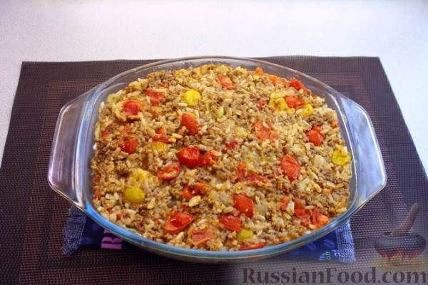 Запеканка из капусты, с фаршем, рисом и сыром