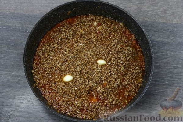 Гречка с фаршем, помидорами и сладким перцем (на сковороде)