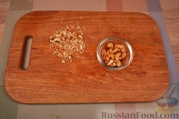 Кускус с голубикой, персиком и орехами