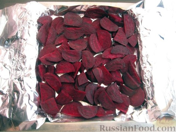 Салат из печёной свёклы, моркови и лука