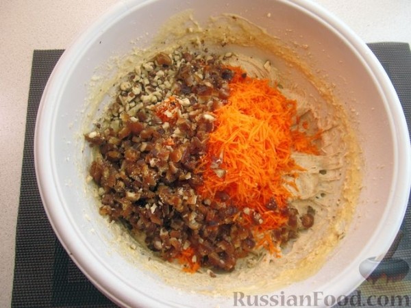 Пирог с морковью, финиками и грецкими орехами