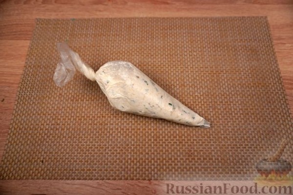 Хилопитес емистас с сыром, творогом и оливками (тортеллини по-гречески)
