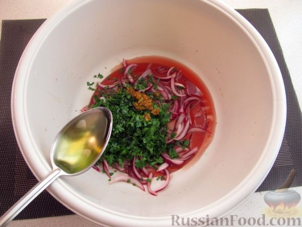 Салат из печёной свёклы, моркови и лука
