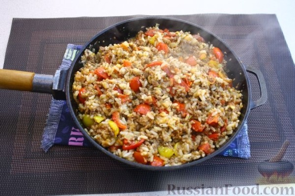 Запеканка из капусты, с фаршем, рисом и сыром