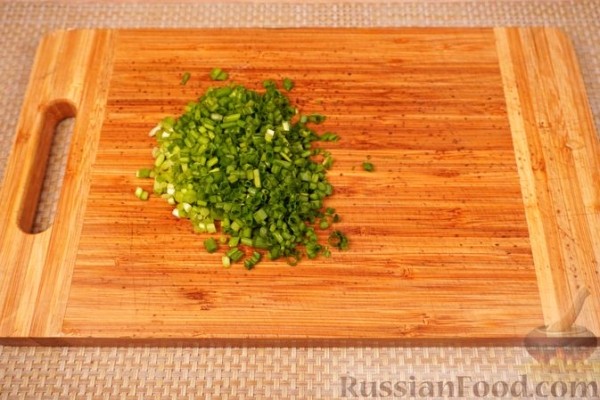 Картофельный салат с майонезно-сметанным соусом