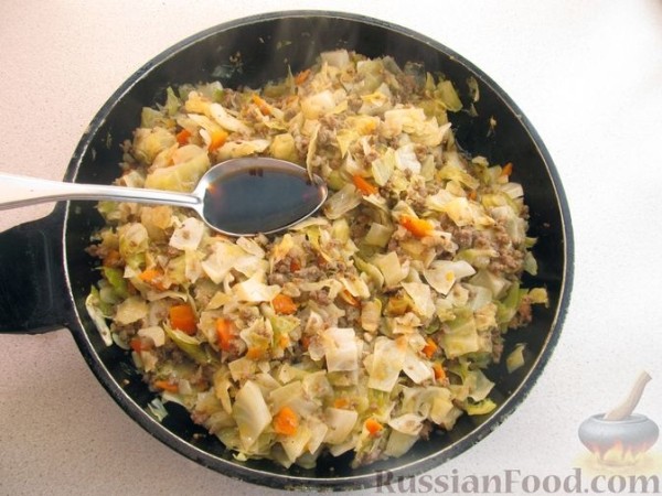 Капуста, тушенная с фаршем