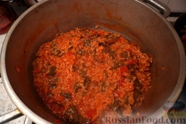 Пилав с виноградными листьями