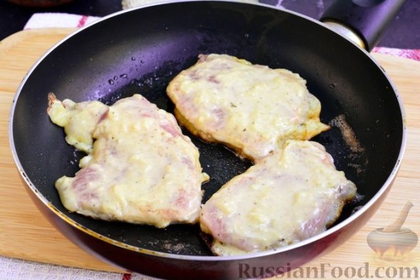 Отбивные из свинины в яблочном кляре