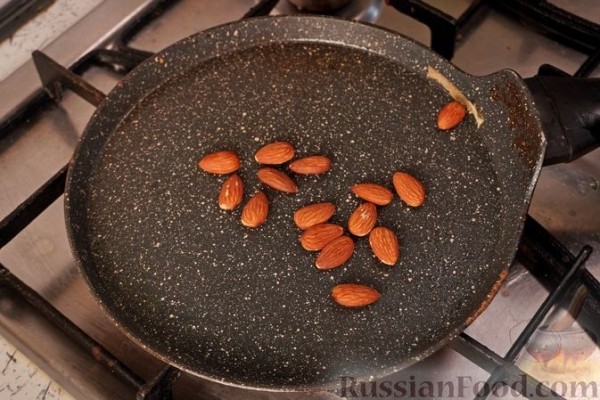 Блины на миндальном молоке с марципановой начинкой