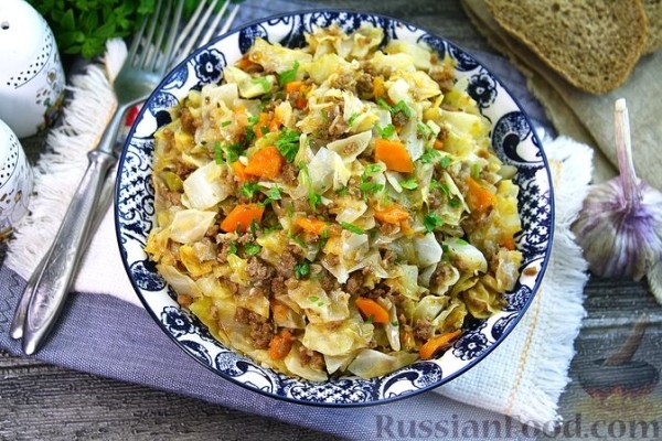 Капуста, тушенная с фаршем
