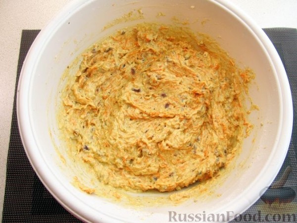 Пирог с морковью, финиками и грецкими орехами