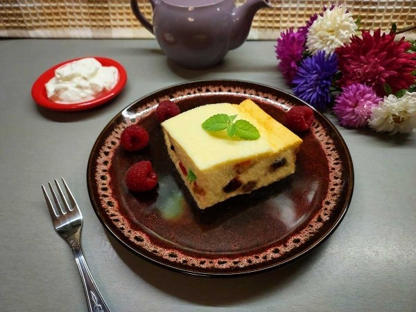 Творожная запеканка с сухофруктами