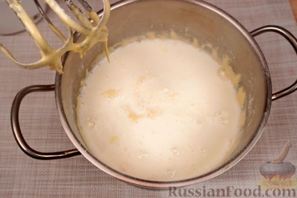 Бисквит с заварным кремом и малиной