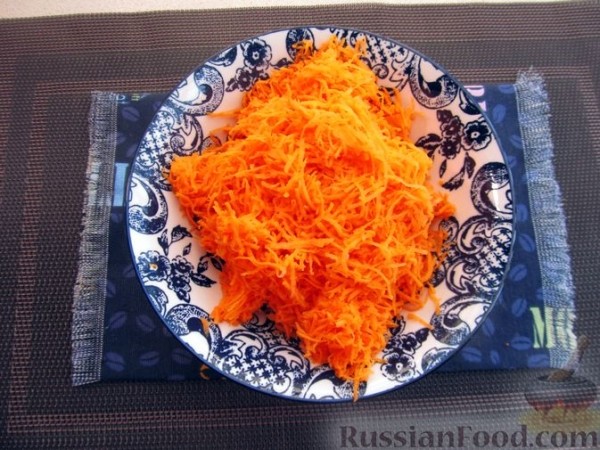 Пирог с морковью, финиками и грецкими орехами