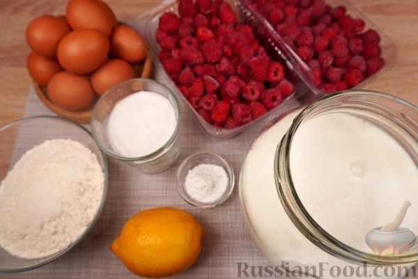 Бисквит с заварным кремом и малиной