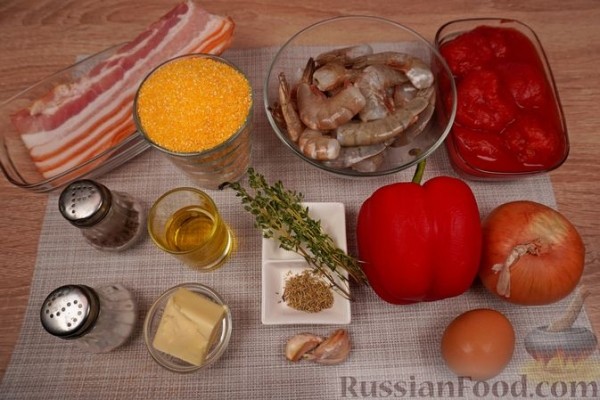 Запеканка из поленты с креветками и беконом