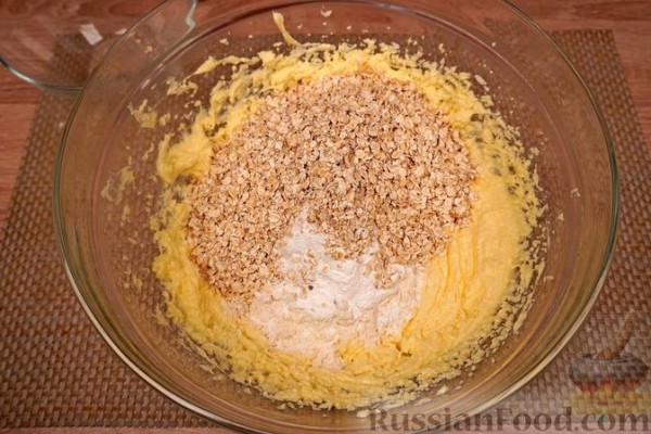 Печенье с овсяными хлопьями и малиной