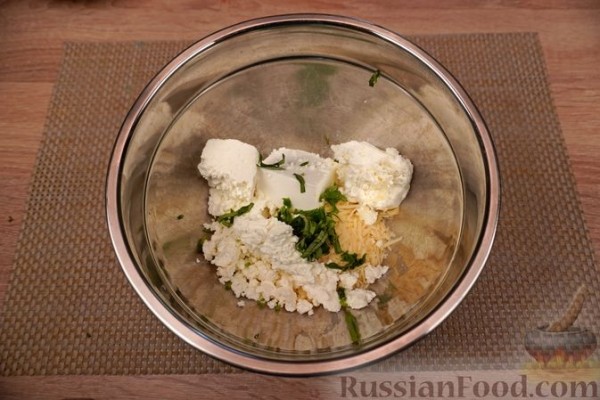 Хилопитес емистас с сыром, творогом и оливками (тортеллини по-гречески)