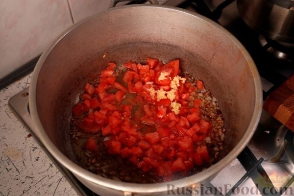 Мидии, тушенные с вином, помидорами и фетой