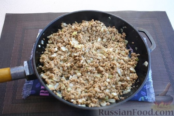 Запеканка из капусты, с фаршем, рисом и сыром