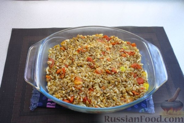Запеканка из капусты, с фаршем, рисом и сыром