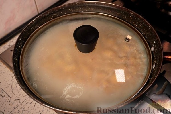 Кускус с голубикой, персиком и орехами