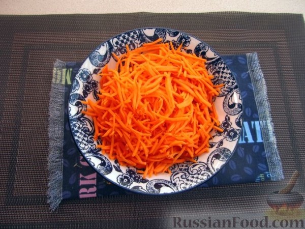 Салат из печёной свёклы, моркови и лука