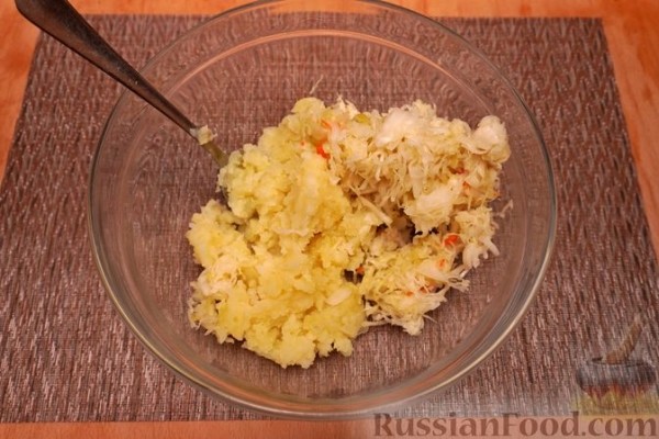 Голубцы с рыбой, картофелем и квашеной капустой (в духовке)