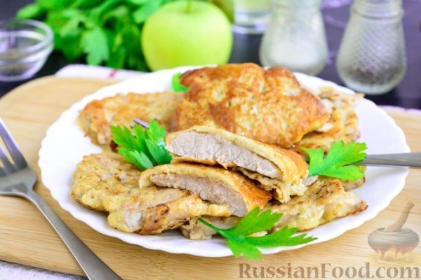Отбивные из свинины в яблочном кляре