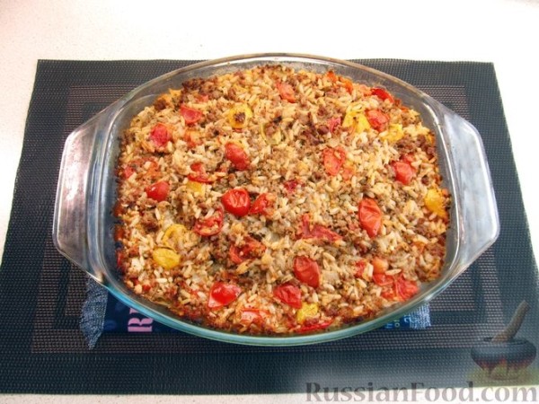 Запеканка из капусты, с фаршем, рисом и сыром